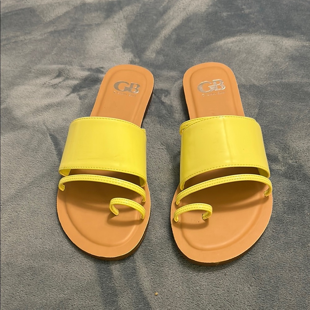 Gianni Bini Women's Neon Yellow Sandals 8